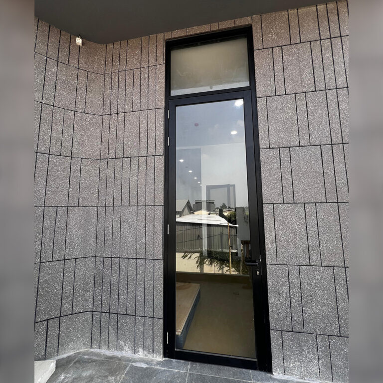 Pintu Swing + Kacamati