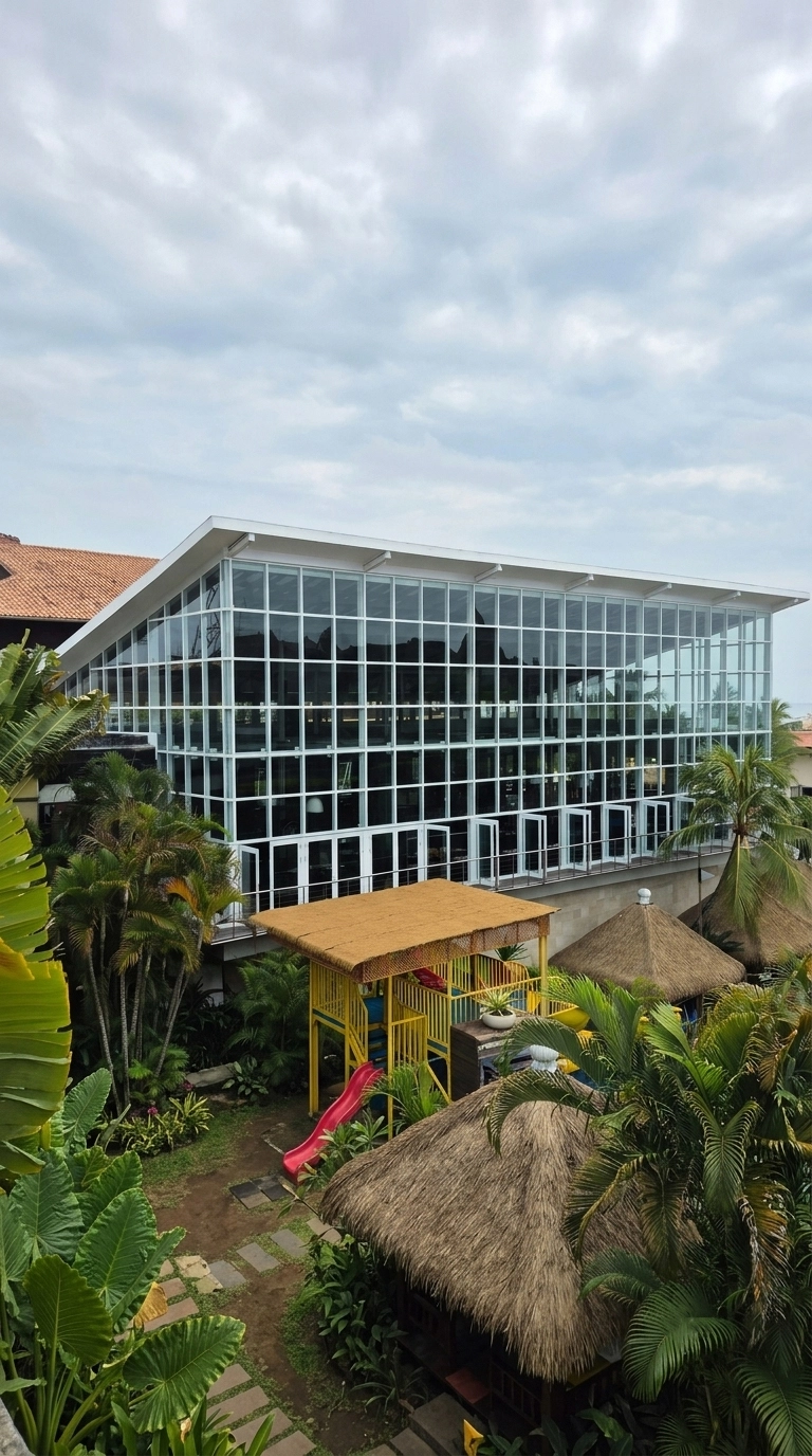 Curtain wall aluminium GJS untuk gedung komersial di Bali
