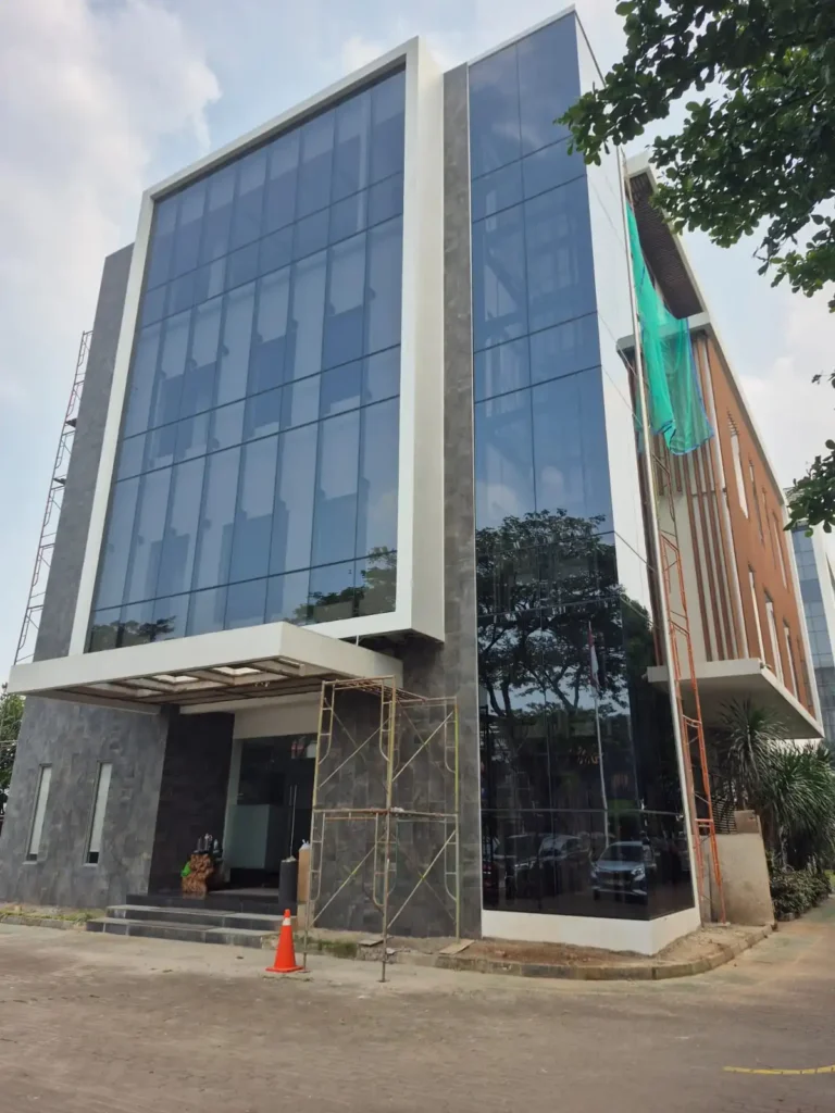 Hasil pemasangan curtain wall gedung perkantoran - GJS Jakarta